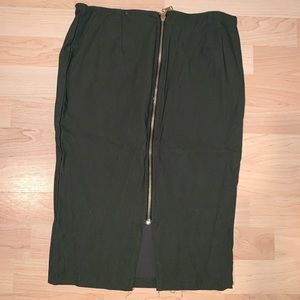 Fitted pencil skirt